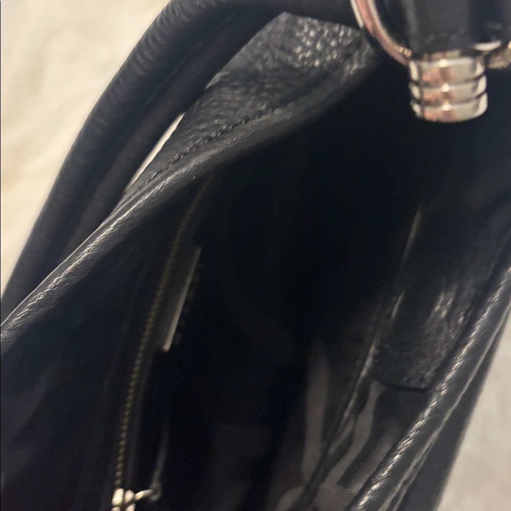 Banana Republic black pebbled leather shoulder bag w/turn-lock magnetic closure - Picture 7 of 11